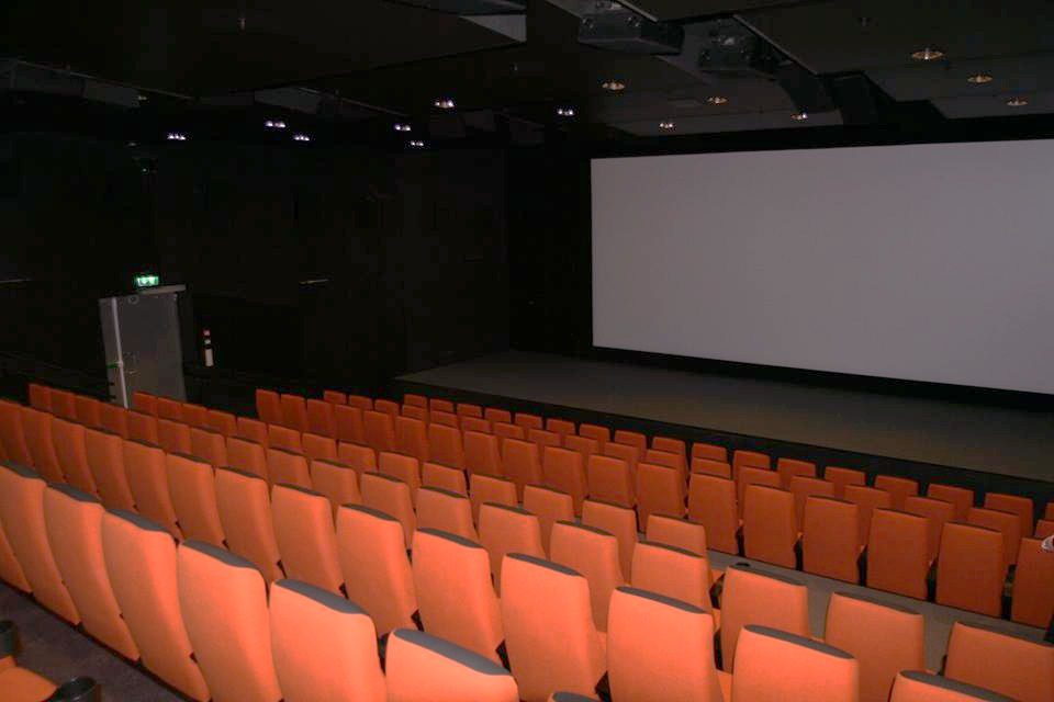 BOK OG BLUESHUSET 12