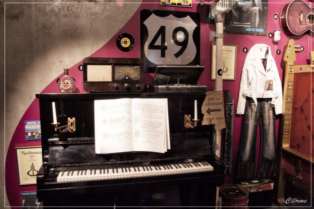 BOK OG BLUESHUSET 15